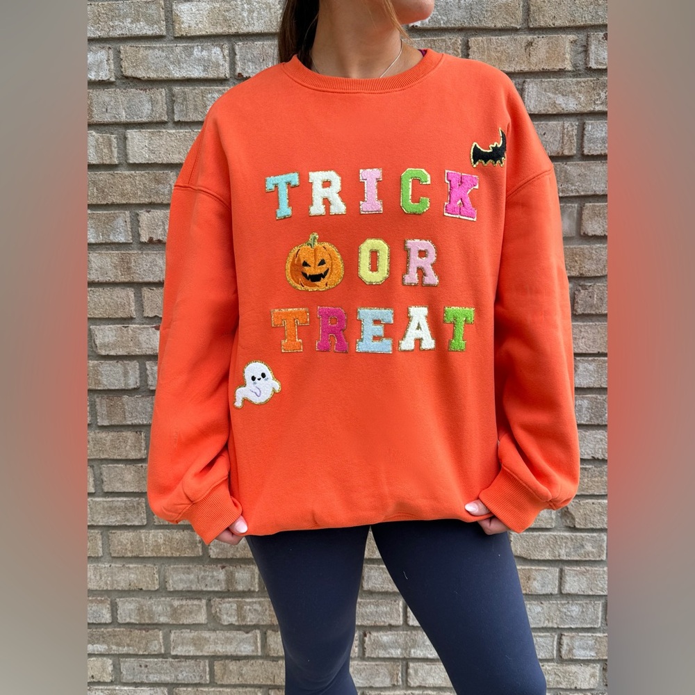 Halloween chenille letter sweatshirt medium size